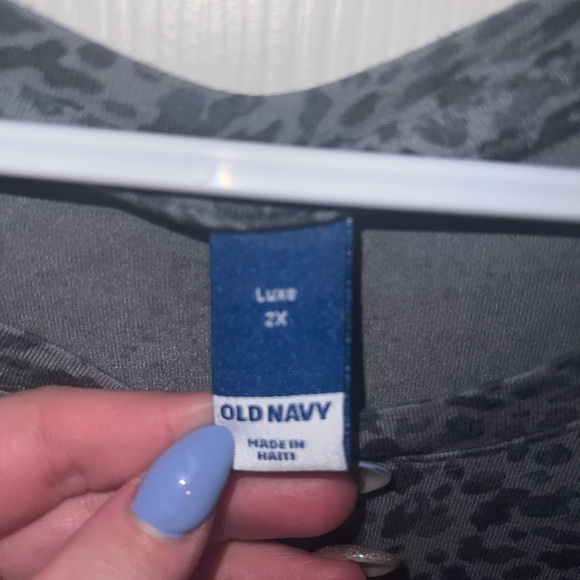 Old navy tee - Picture 2 of 2